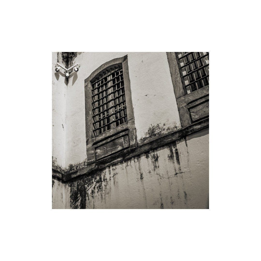 Espelho feito de letras ruidosas, para Alejandra Pizarnik