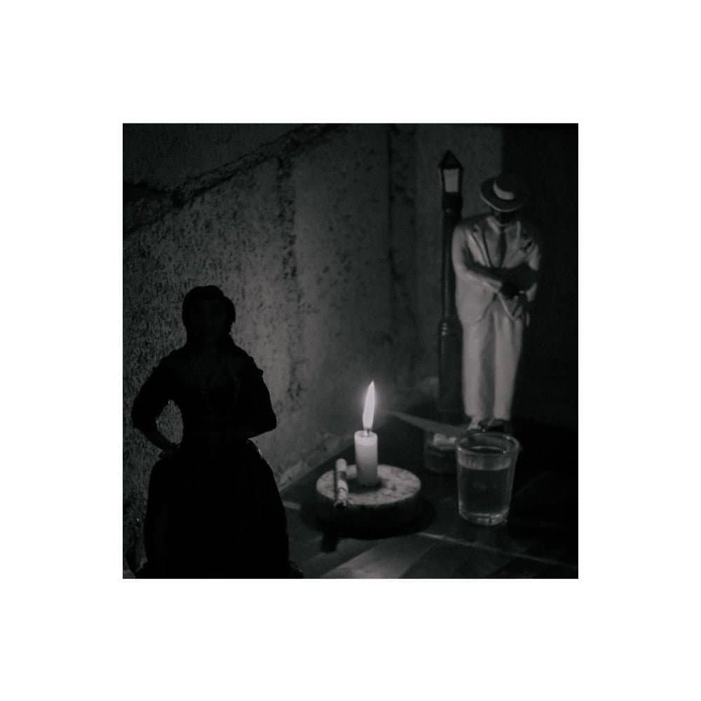 Consciência que atravessa a carne — sobre Tempo sem cruz, de Flora Miguel